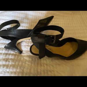 Gianni Bini Black Ankle Strap Kitten Heel 7.5